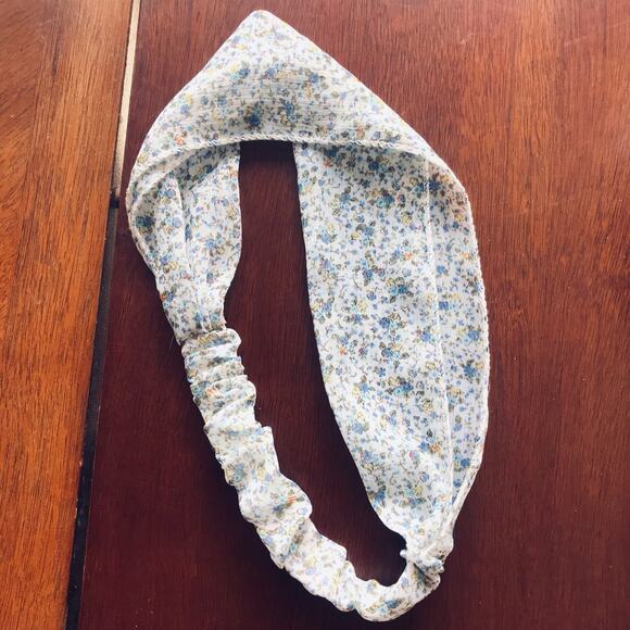 Floral Green Fabric Thin Headband - Picture 4 of 4